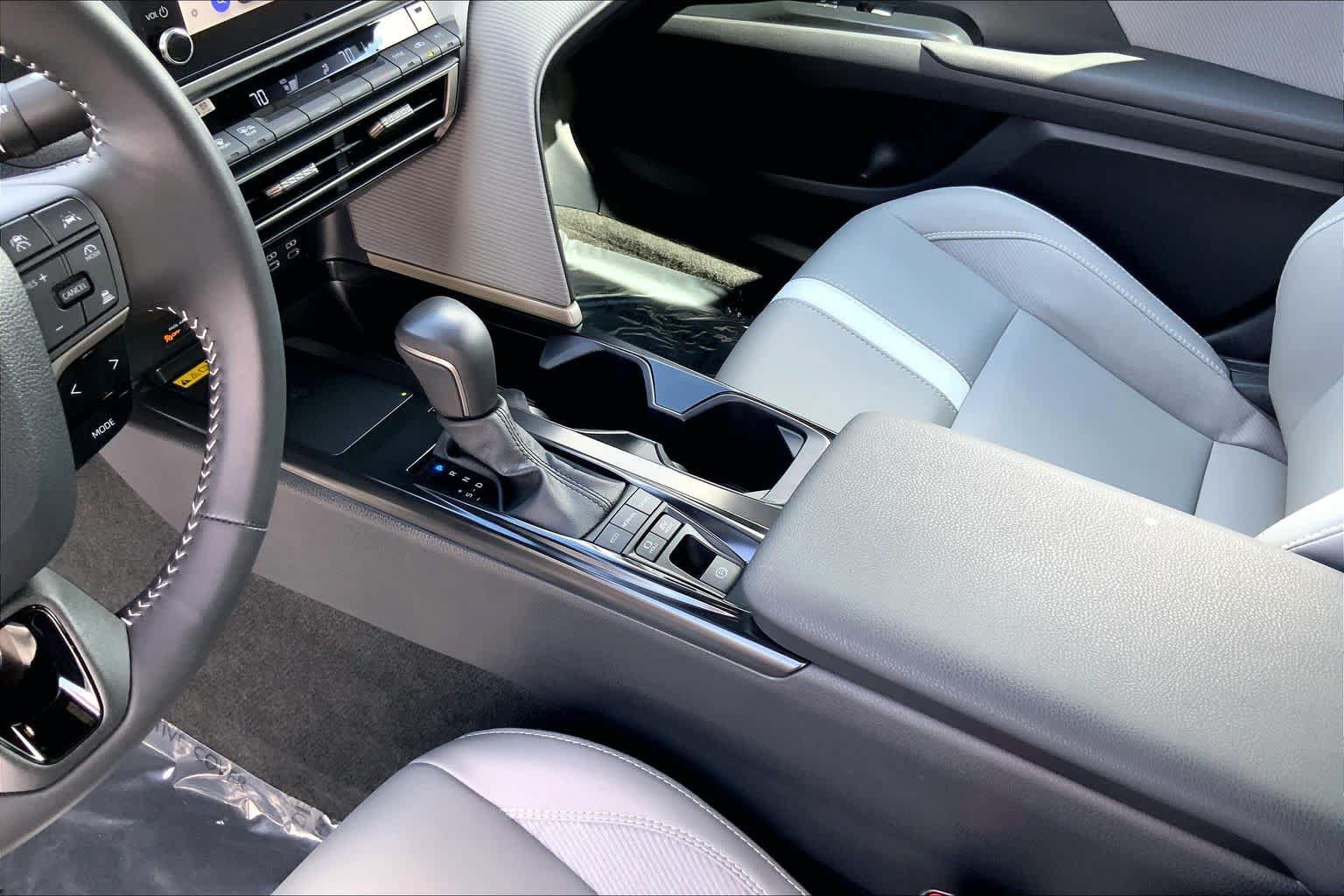 Used 2026 Toyota Camry SE FWD image 16