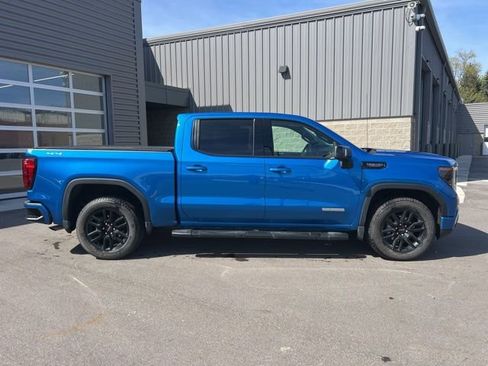Used 2023 GMC Sierra 1500 Elevation w/ Elevation Premium Package AWD/4WD image 4