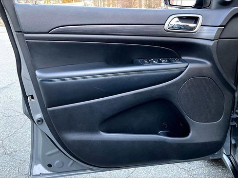 Used 2019 Jeep Grand Cherokee Laredo image 26