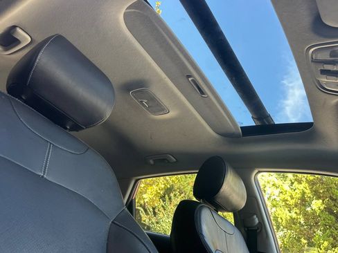 Used 2017 Kia Niro Touring FWD image 20