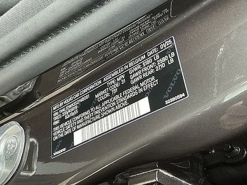 Certified 2025 Volvo V60 B5 Cross Country Plus image 31