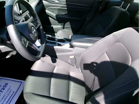 Used 2024 Nissan Altima 2.5 SV image 13