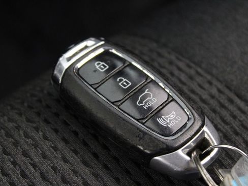 Used 2019 Hyundai Santa Fe SEL image 27