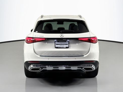 Used 2024 Mercedes-Benz GLC 300 image 4