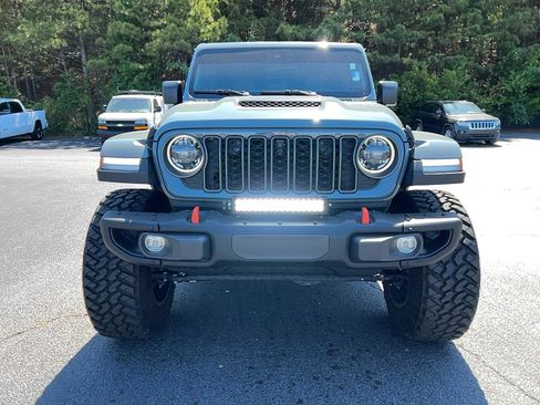 Used 2025 Jeep Gladiator Mojave AWD/4WD image 2