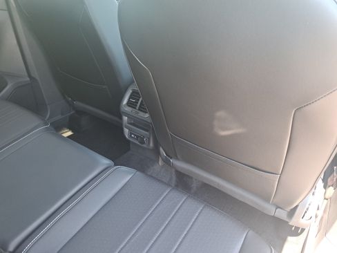 Used 2023 Volkswagen Tiguan SE FWD image 11