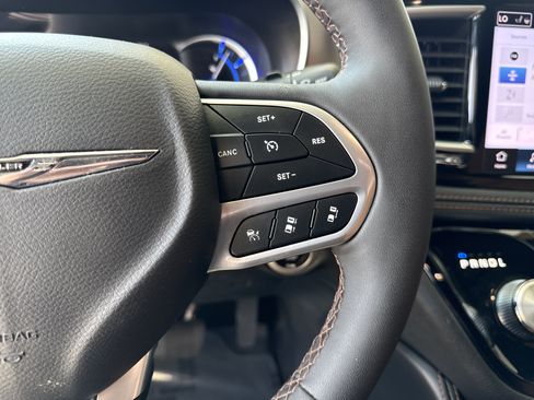 Used 2026 Chrysler Pacifica Pinnacle FWD image 19