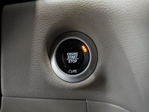 Used 2022 Chrysler Pacifica Touring-L w/ Uconnect Theater Family Group image 24