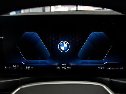 Used 2025 BMW 230i xDrive Coupe w/ Convenience Package image 17