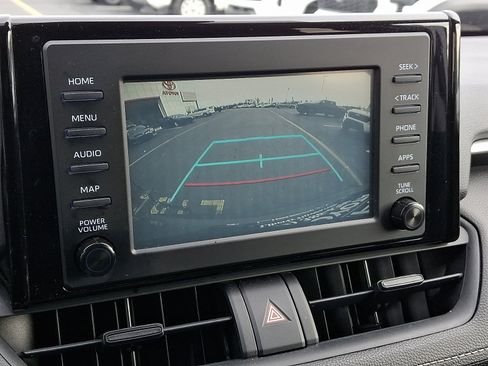 Used 2019 Toyota RAV4 LE image 17