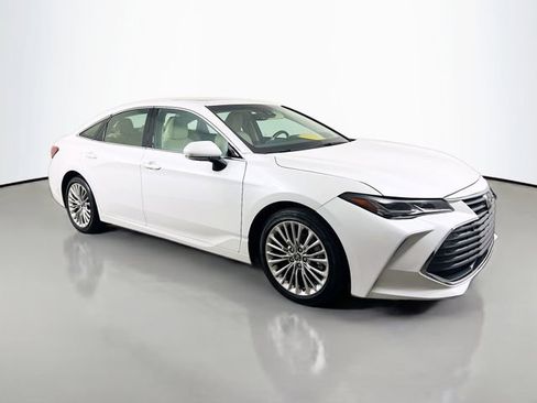 Used 2020 Toyota Avalon Limited image 26