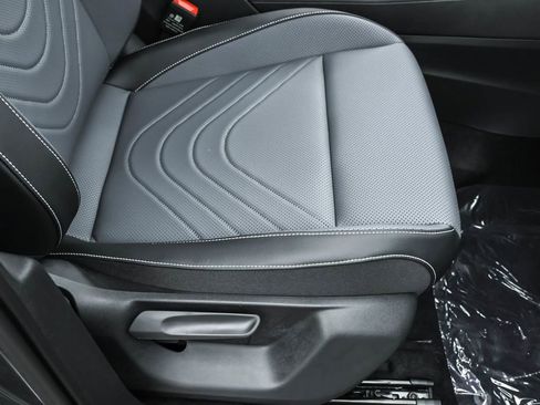 New 2025 Volkswagen Tiguan SE R-Line image 44