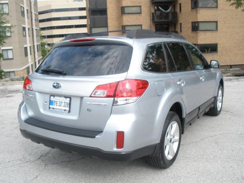 Used 2013 Subaru Outback 2.5i Premium AWD/4WD image 10