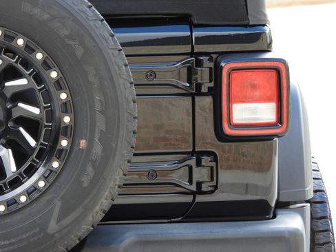 Used 2019 Jeep Wrangler Unlimited Sport S AWD/4WD image 29