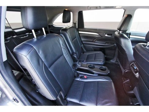 Used 2018 Toyota Highlander XLE AWD/4WD image 13
