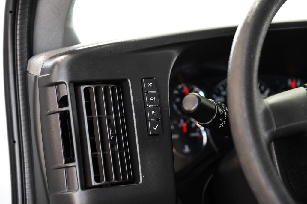Used 2017 Chevrolet Express 2500 RWD image 27