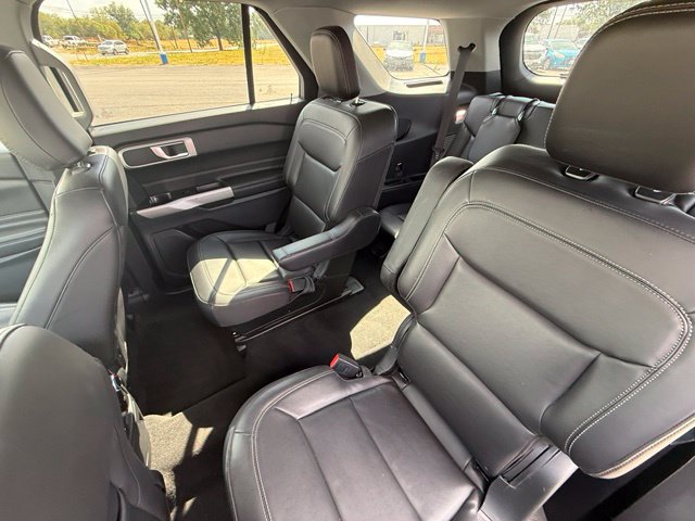 Used 2022 Ford Explorer XLT w/ Equipment Group 202A AWD/4WD image 13