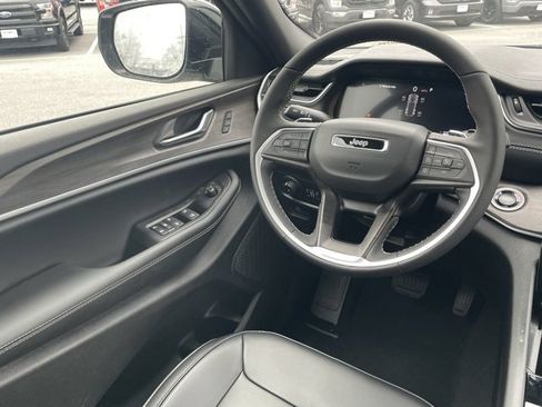 New 2025 Jeep Grand Cherokee Limited image 33