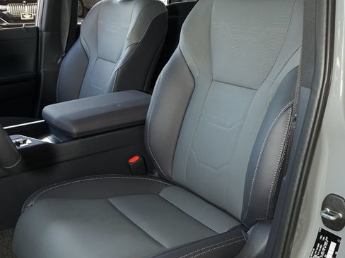 Used 2026 Lexus GX 550 w/ Accessory Package (2T) AWD/4WD image 3