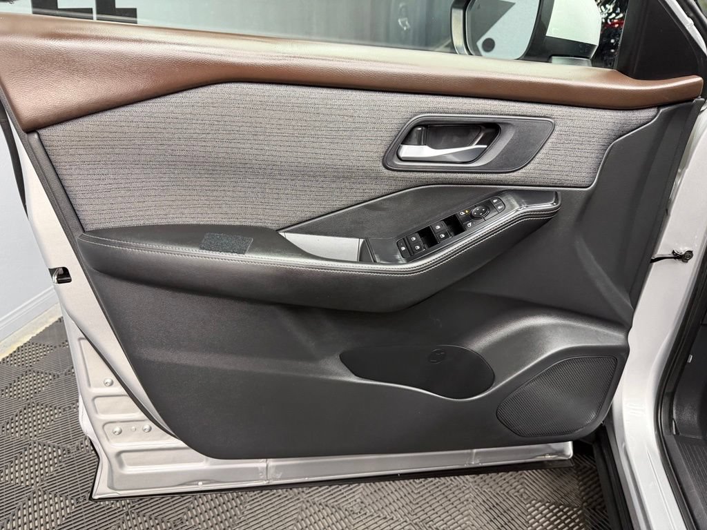 Used 2022 Nissan Rogue SV FWD image 35