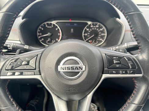 Used 2022 Nissan Altima 2.5 SR FWD image 12