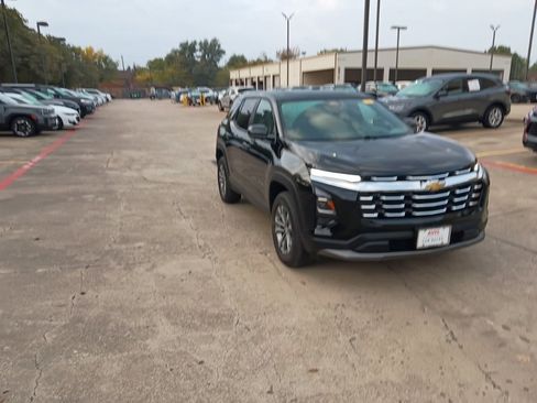 Used 2025 Chevrolet Equinox LT image 3