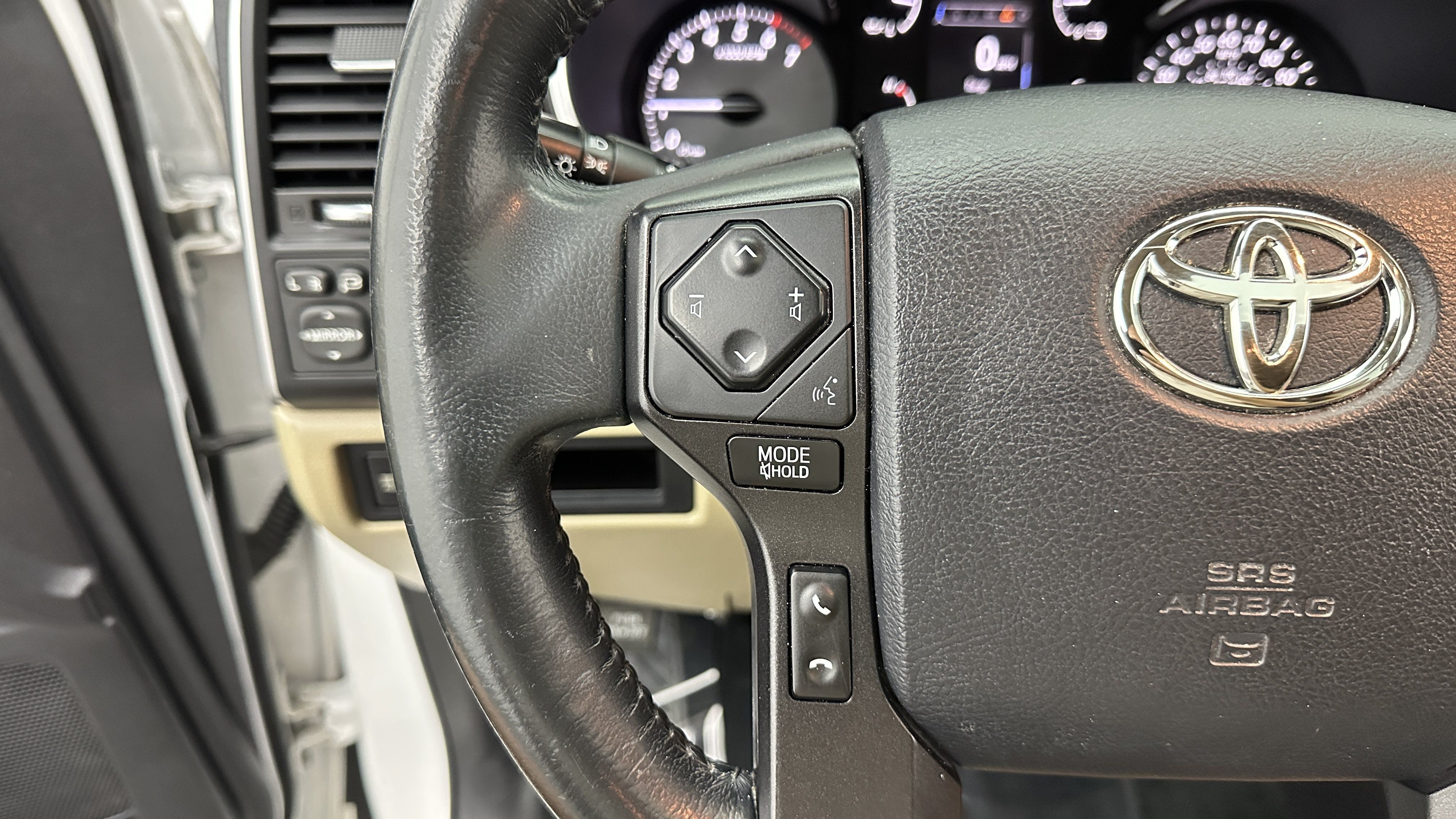 Used 2018 Toyota Sequoia Limited w/ Safety & Convenience Package RWD image 28