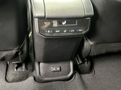 Used 2022 Toyota Highlander XSE AWD/4WD image 12