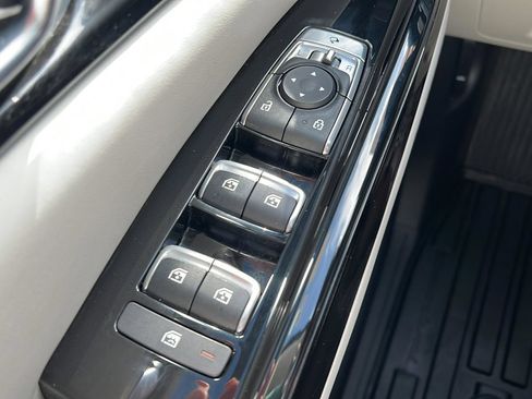 Used 2023 Kia Carnival SX Prestige FWD image 16