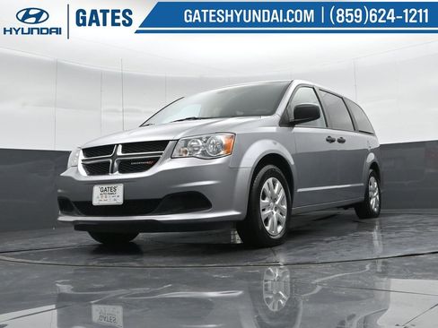 Used 2019 Dodge Grand Caravan SE w/ UConnect Hands-Free Group image 33