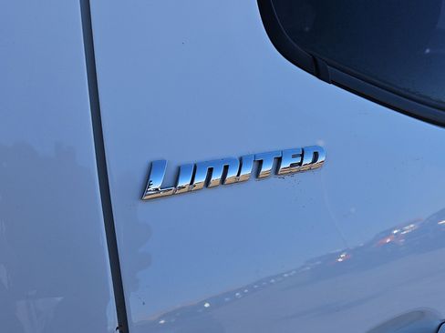 Used 2017 Toyota Tacoma Limited image 4