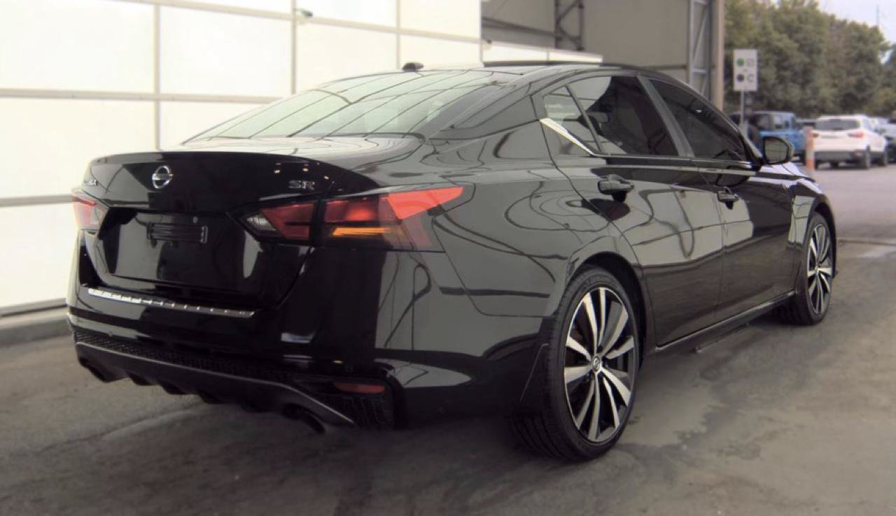 Used 2022 Nissan Altima 2.5 SR FWD image 2