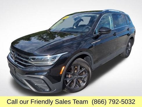Used 2024 Volkswagen Tiguan SE AWD/4WD image 1