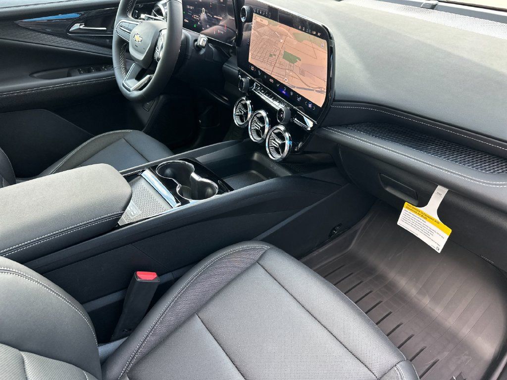 Used 2026 Chevrolet Blazer EV LT w/ LPO, Blackout Package FWD image 15