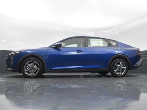 Certified 2025 Kia K4 LXS FWD image 33