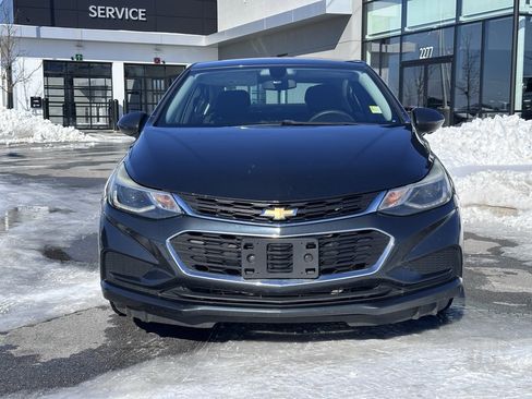 Used 2018 Chevrolet Cruze LT image 2