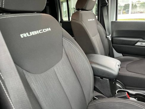 Used 2014 Jeep Wrangler Unlimited Rubicon w/ Connectivity Group AWD/4WD image 38