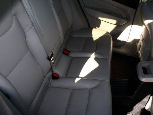 Used 2023 Volvo XC60 T8 Core image 8