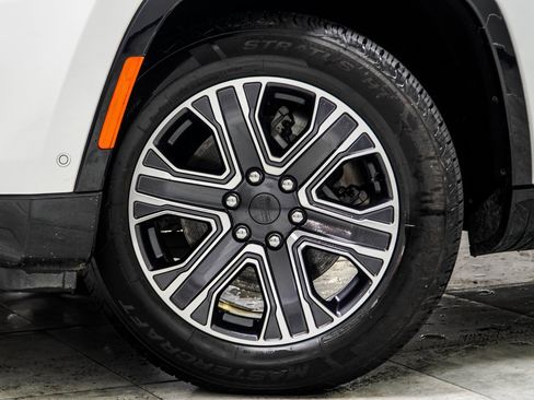 Used 2024 Jeep Wagoneer L Series II w/ Flexible Seating Group image 3