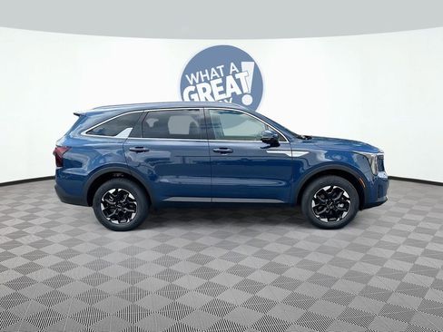 Certified 2025 Kia Sorento S AWD/4WD image 4