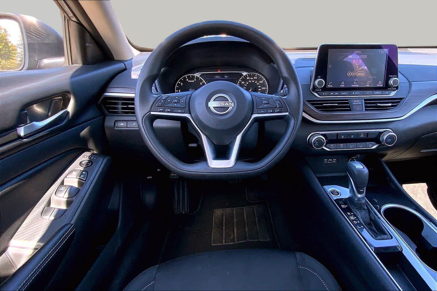 Used 2024 Nissan Altima 2.5 SV FWD image 6