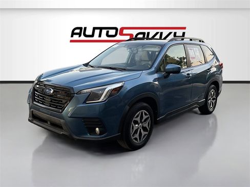 Used 2023 Subaru Forester Premium image 3