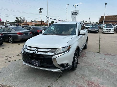Used 2016 Mitsubishi Outlander SE AWD/4WD image 3