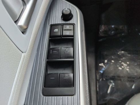 Certified 2025 Toyota Sienna XLE FWD image 24