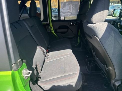 Certified 2025 Jeep Wrangler Unlimited Rubicon w/ Convenience Group AWD/4WD image 33