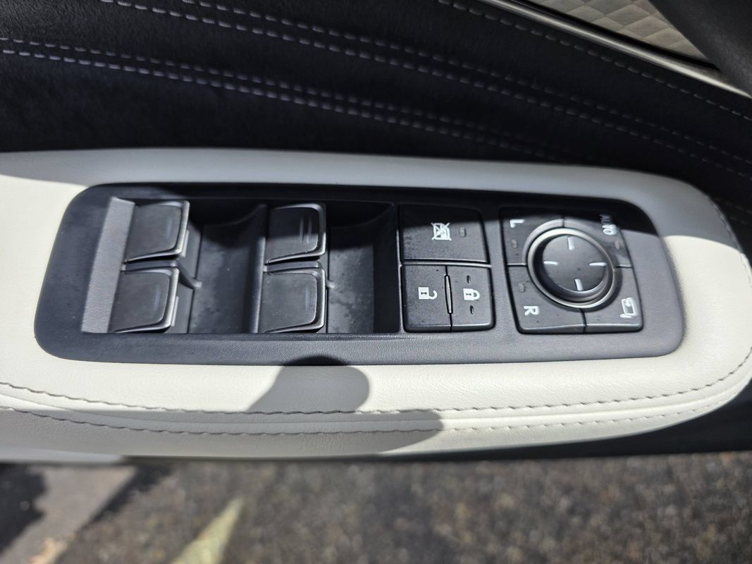 Used 2023 Lexus LS 500 F Sport w/ Accessory Package (Z1) AWD/4WD image 14