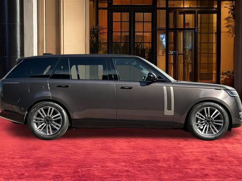 New 2026 Land Rover Range Rover Long Wheelbase SE image 9