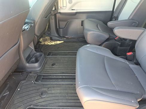 Used 2022 Toyota Sienna XSE AWD/4WD image 23