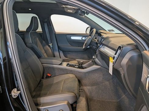 New 2026 Volvo XC40 B5 Ultra w/ Protection Package Premier image 31