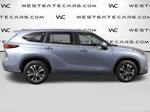 Used 2023 Toyota Highlander XLE FWD image 45